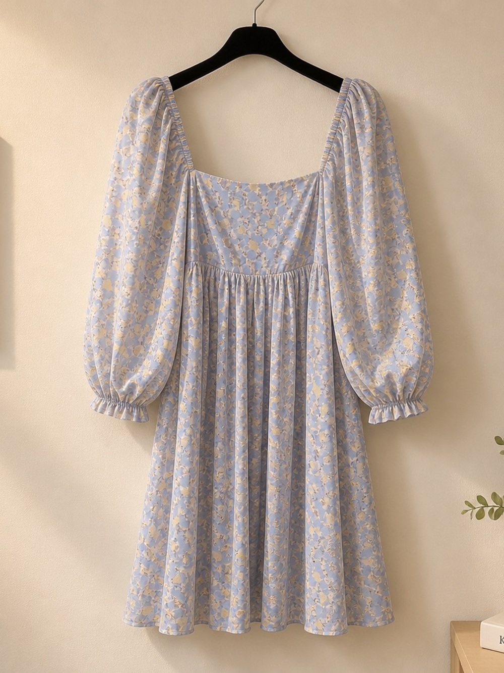 Storia Light Blue & Cream Floral Puff Sleeve Mini Dress
